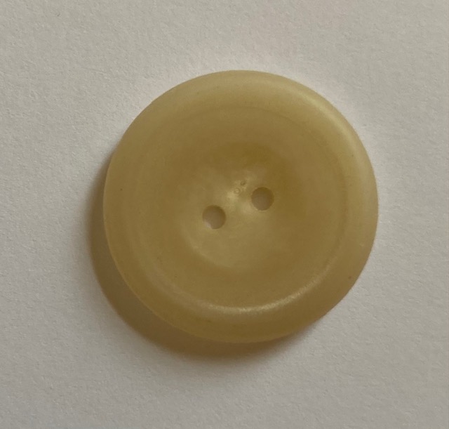 Real Horn Button 23L/14.8mm 2Hole Col 1 V/LIGHT FAWN