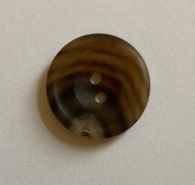 Real Horn 2 Hole Button 35L/22mm Col 7½ MID/DARK FAWN