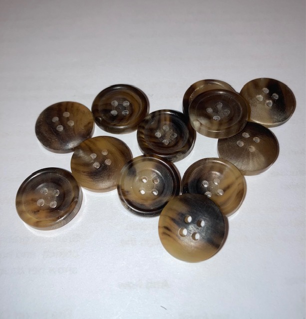 4 Hole Horn Button 23L/14.8mm Col 100 MOTTLED BEIGE - Click Image to Close