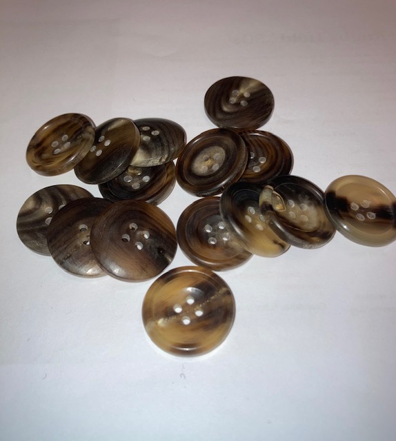 4 Hole Horn Button 35L/22mm Col 100 MOTTLED BEIGE - Click Image to Close