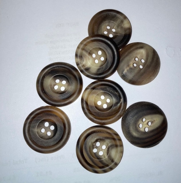 Real Horn 4 Hole Button 35L/22mm Col 99 MOTTLED BROWN - Click Image to Close