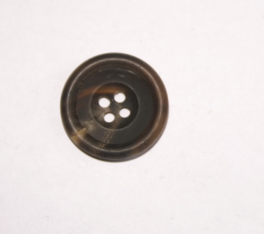 4 Hole Horn Button 23L/14.8mm Col 8 BROWN