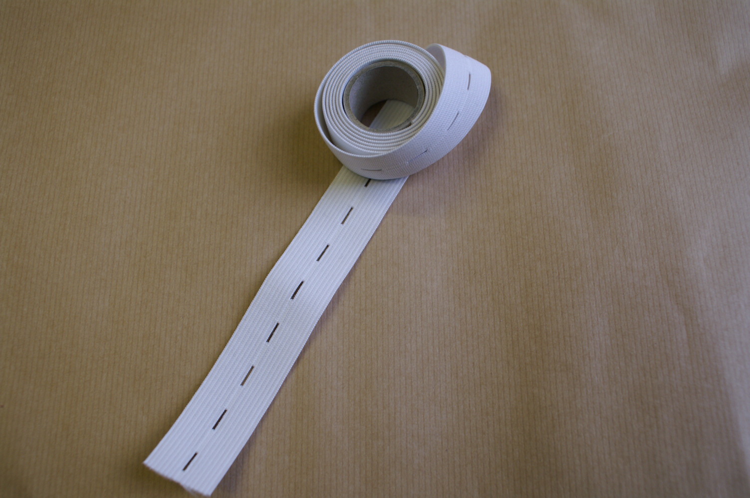 Buttonhole Elastic by the metre 25mm WHITE - Click Image to Close